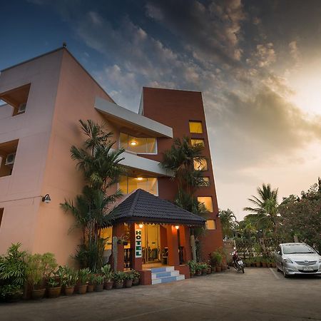 Baansilp Hotel Chiang Rai Extérieur photo