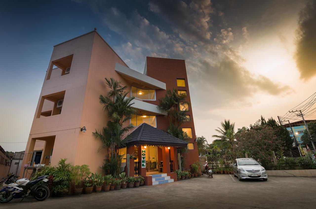 Baansilp Hotel Chiang Rai Extérieur photo